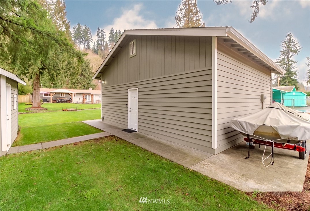 17021 Southeast Jones Road Renton, WA 98058 - Photo 23 of 27 a backyard of a house with table and chairs