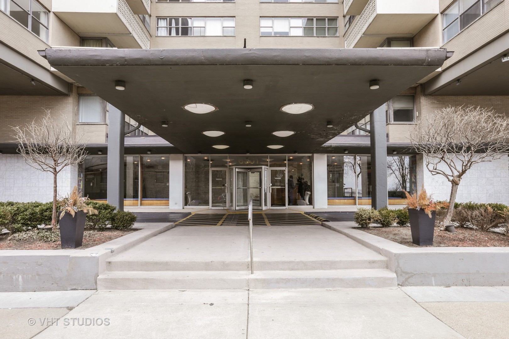 6301 North Sheridan Road, Unit 8G Chicago, IL 60660 - Photo 1 of 8