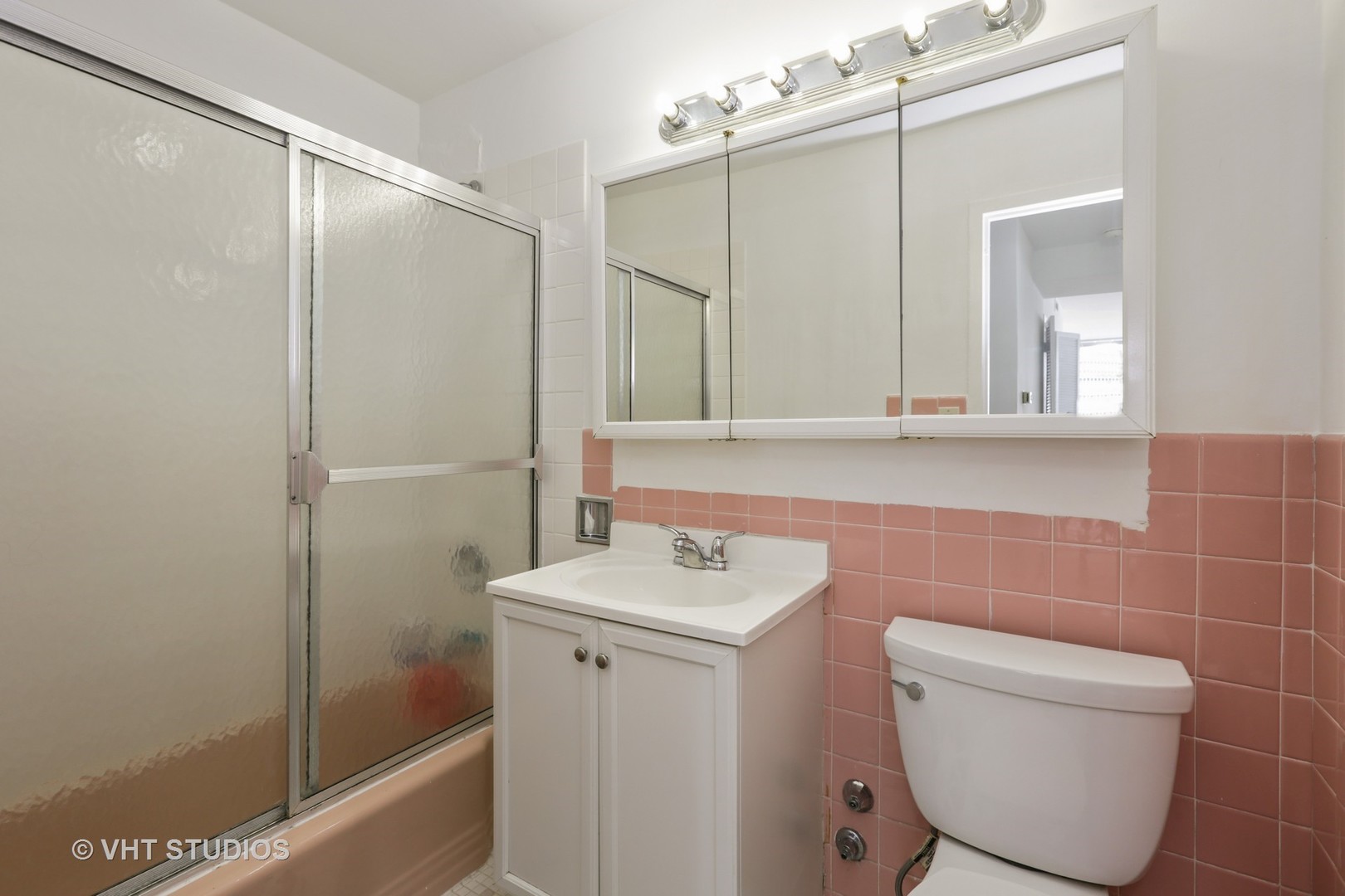 6301 North Sheridan Road, Unit 8G Chicago, IL 60660 - Photo 7 of 8