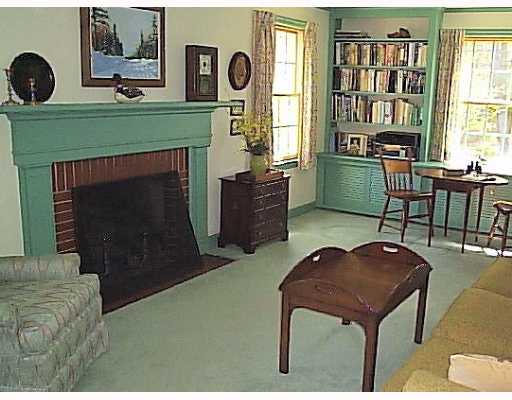 38 Cushing Road Warwick, RI 02888 - Photo 8 of 8 Living Room.