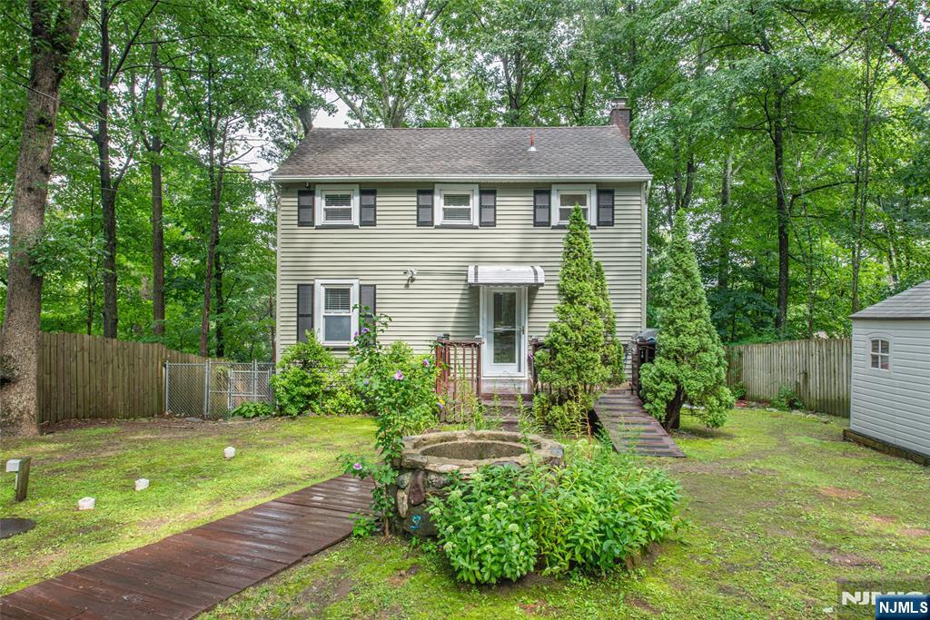 17 Highland Road Bloomingdale, NJ 07403 - Photo 1 of 36 Gallery Image 1