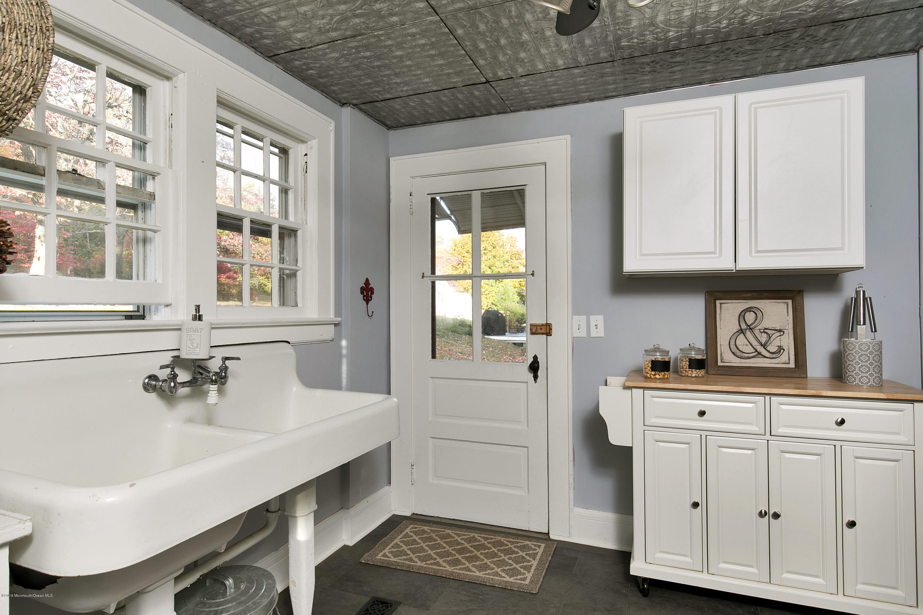 116 Oak Hill Road Middletown, NJ 07701 - Photo 5 of 18 116 Oak Hill Rd Red Bank NJ-print-023-20