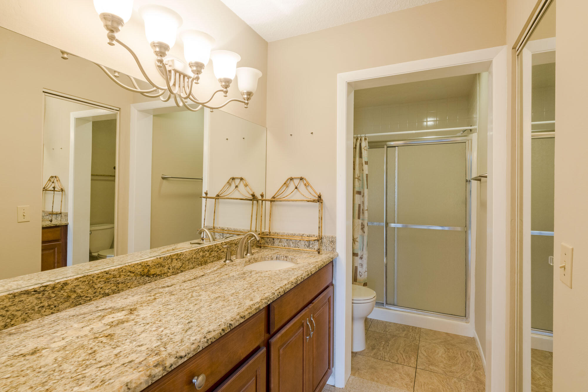 402 Pinecrest Circle, Unit D Jupiter, FL 33458 - Photo 15 of 18 Primary Bath