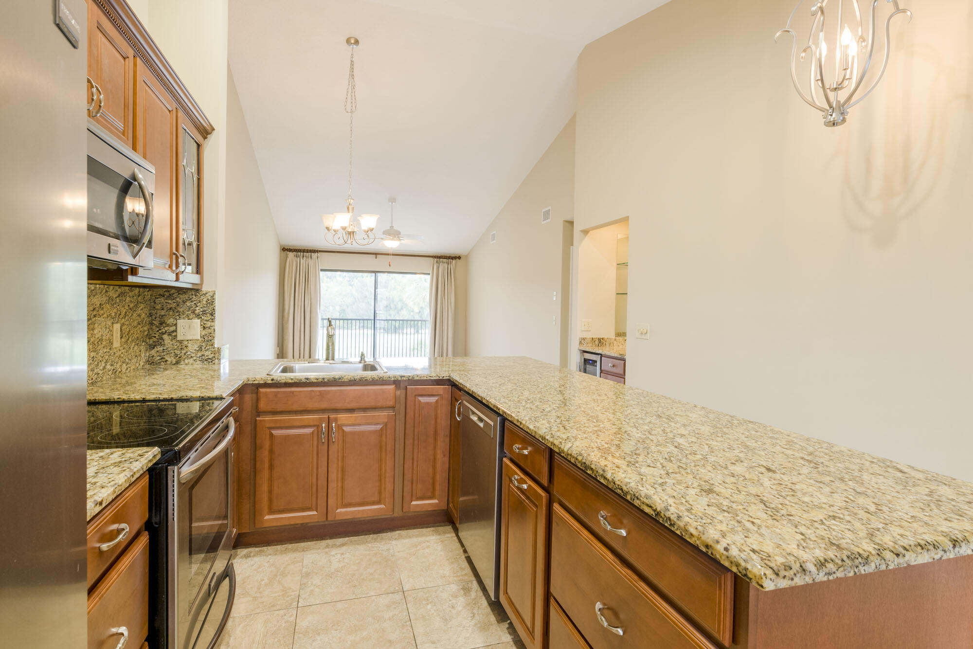 402 Pinecrest Circle, Unit D Jupiter, FL 33458 - Photo 4 of 18 Updated Kitchen