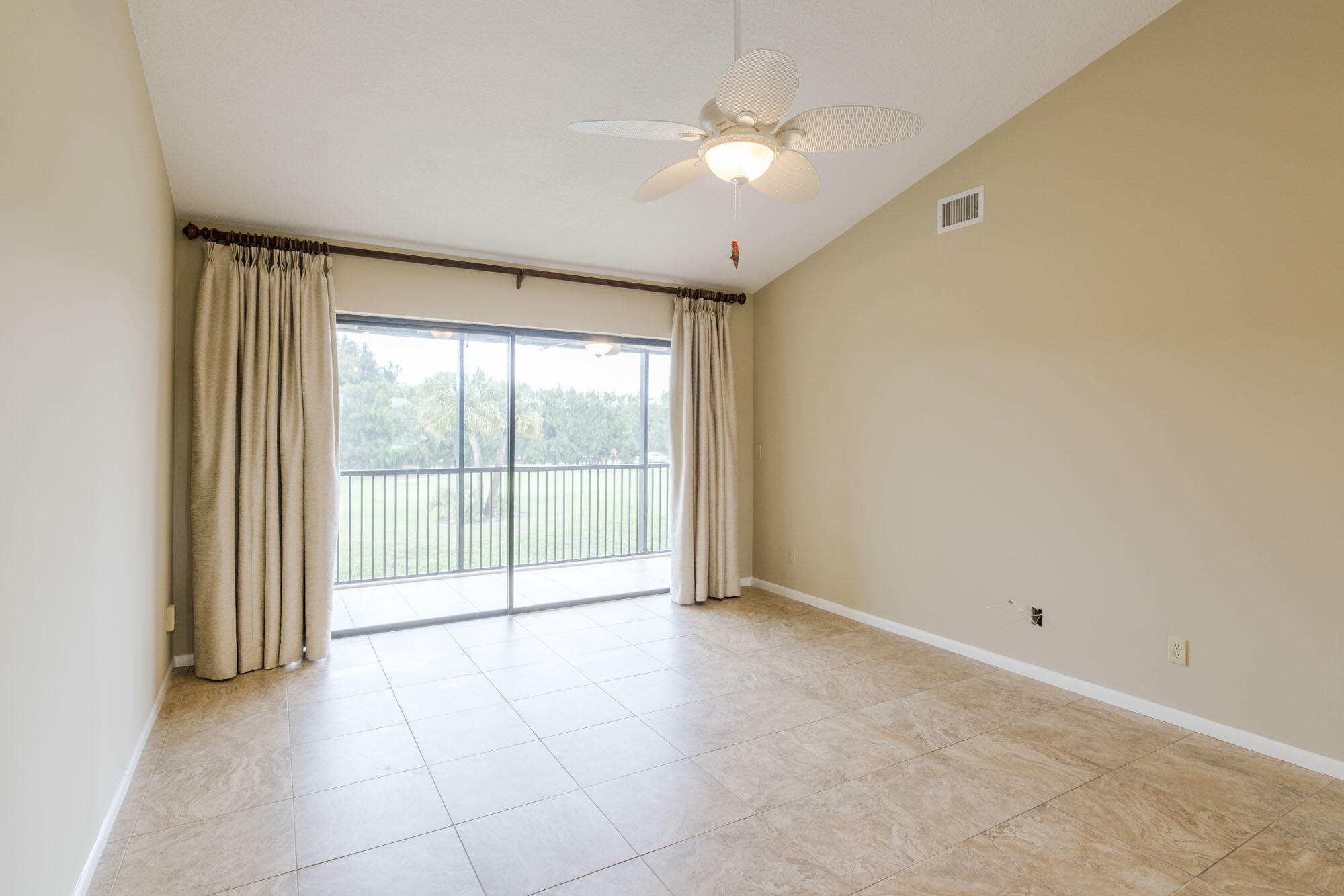 402 Pinecrest Circle, Unit D Jupiter, FL 33458 - Photo 9 of 18 Living Area