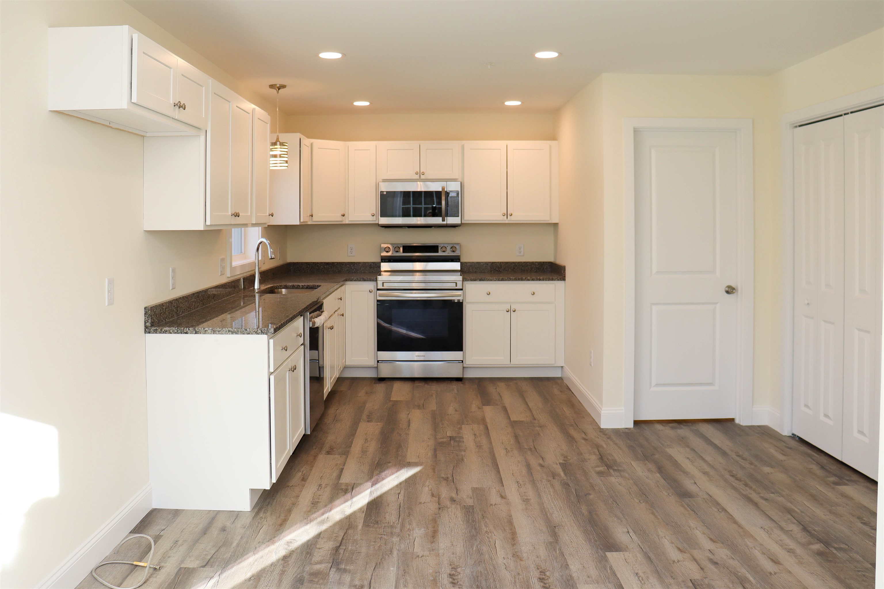 3 B Bovee Way, Unit 3B Epping, NH 03042 - Photo 3 of 34