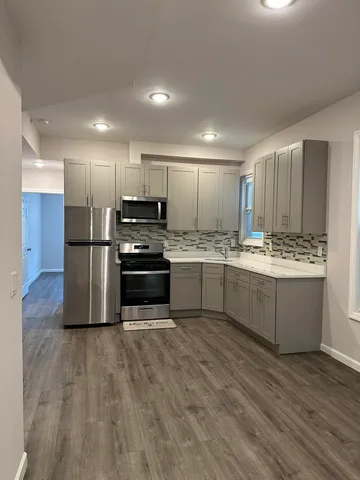 $2,450 | 38 Clendenny Avenue, Unit 1R, Jersey City, NJ 07304