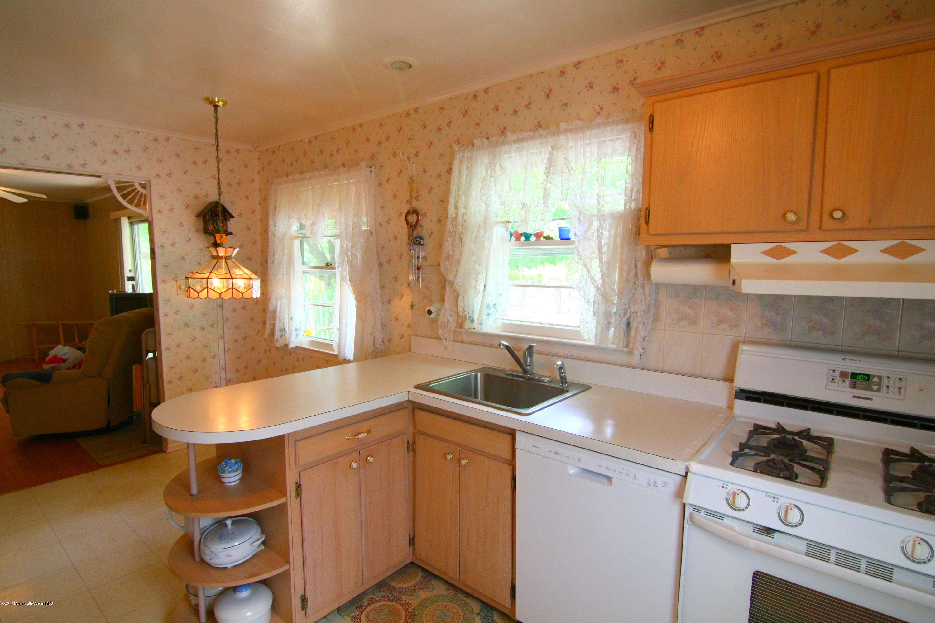 146 Randolph Road Freehold, NJ 07728 - Photo 5 of 21 5 Kit