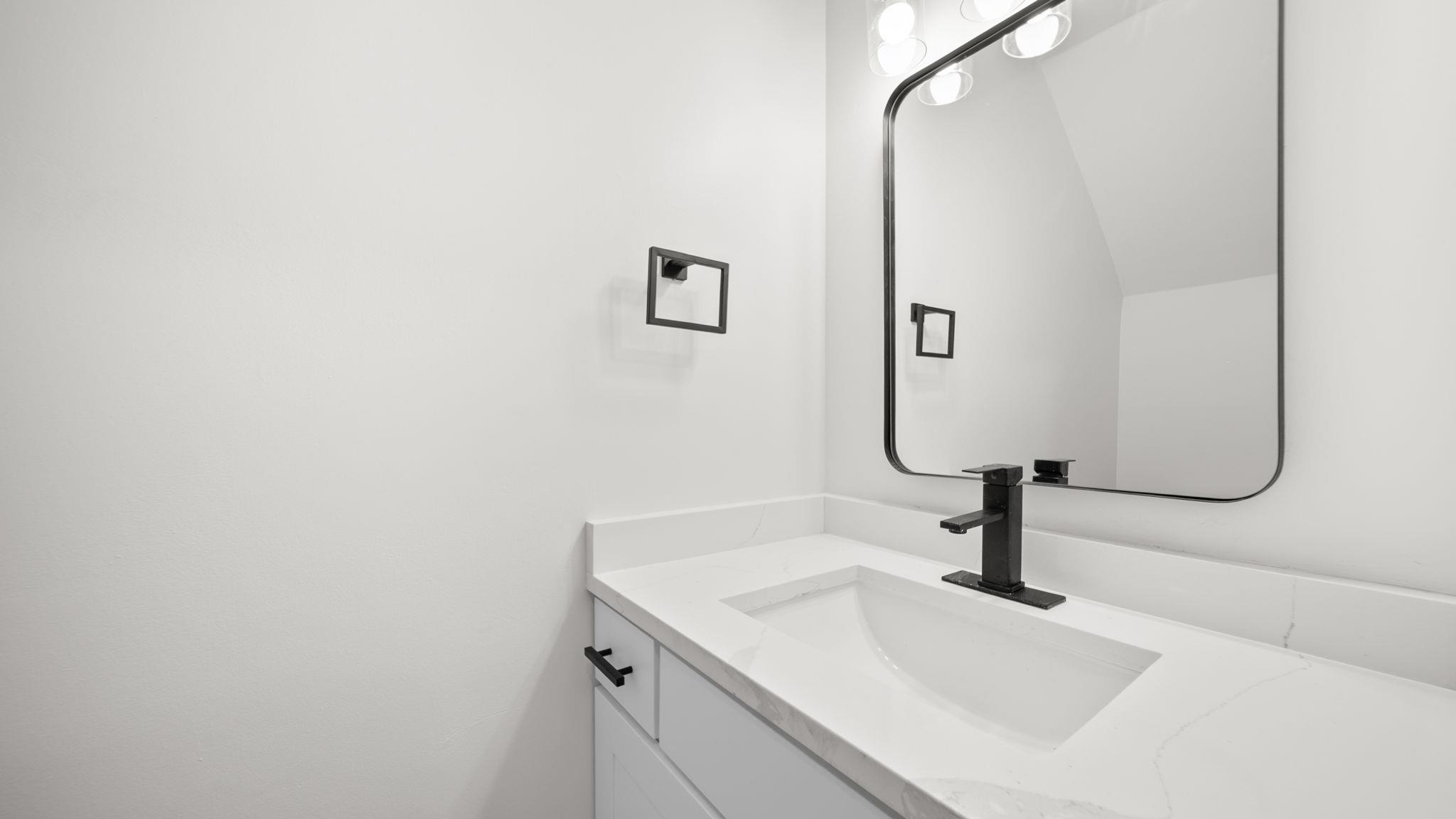 4351 Spring Oak Cove Memphis, TN 38125 - Photo 38 of 40 a bathroom with a sink and vanity