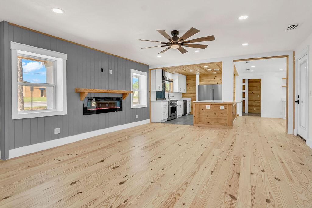 498 Alabama Street Crestview, FL 32536 - Photo 2 of 37 JD-12