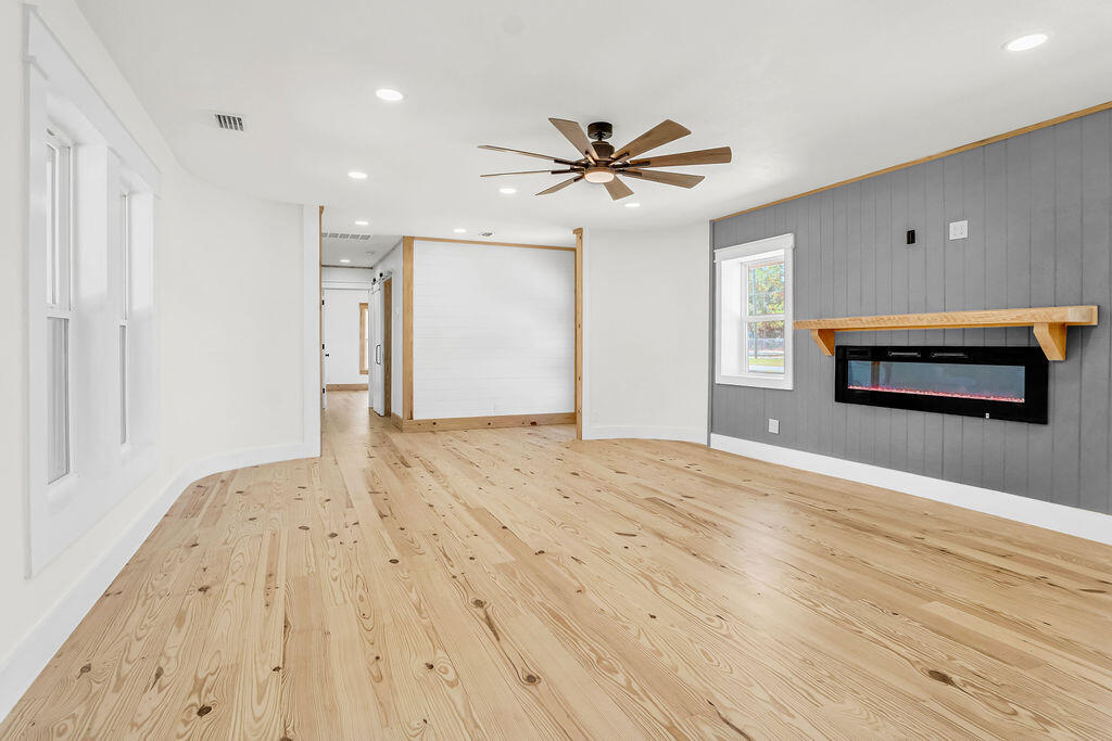 498 Alabama Street Crestview, FL 32536 - Photo 3 of 37 JD-13