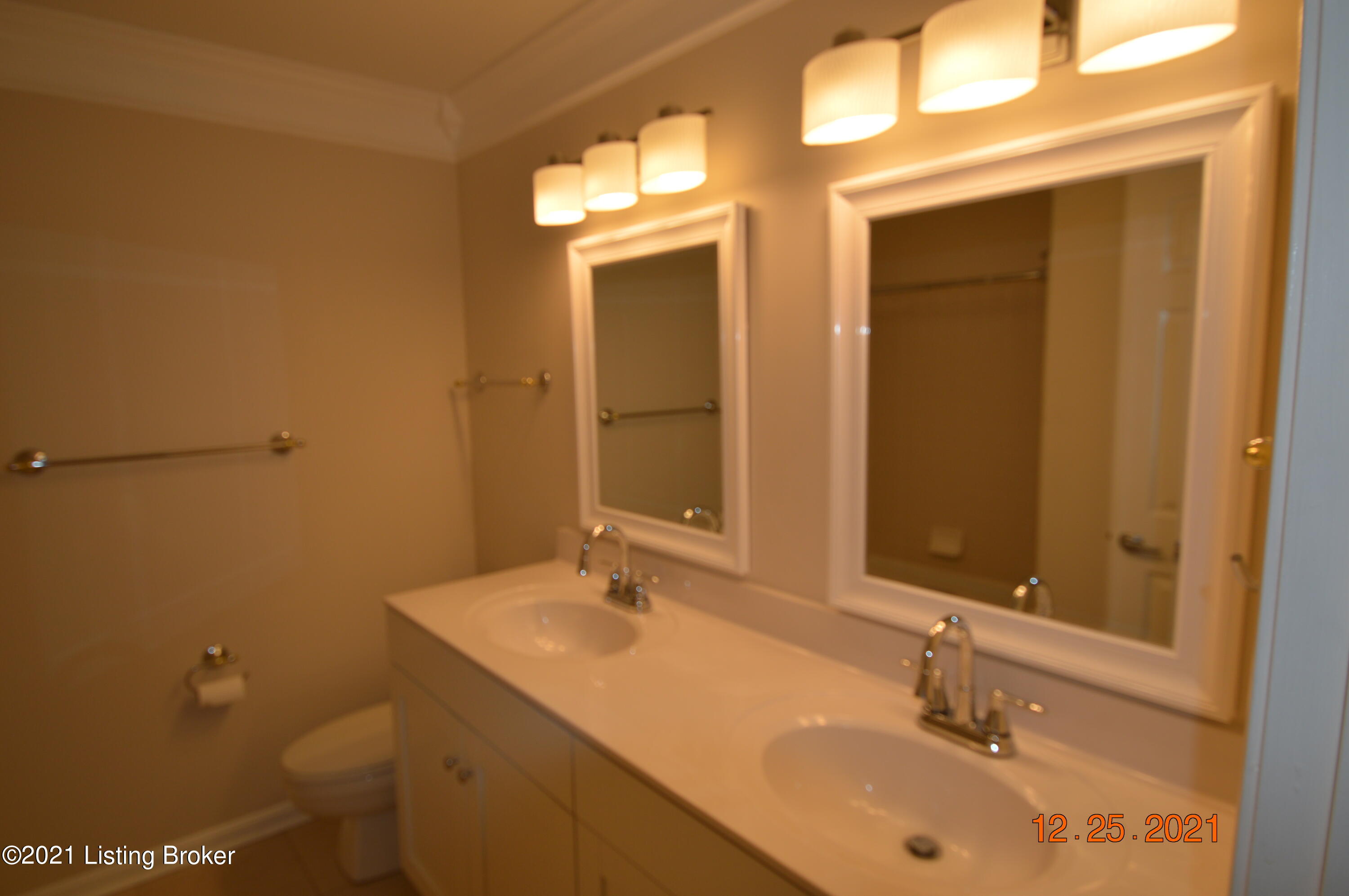 3404 Trail Ridge Road Louisville, KY 40241 - Photo 11 of 29 HALL BATH.