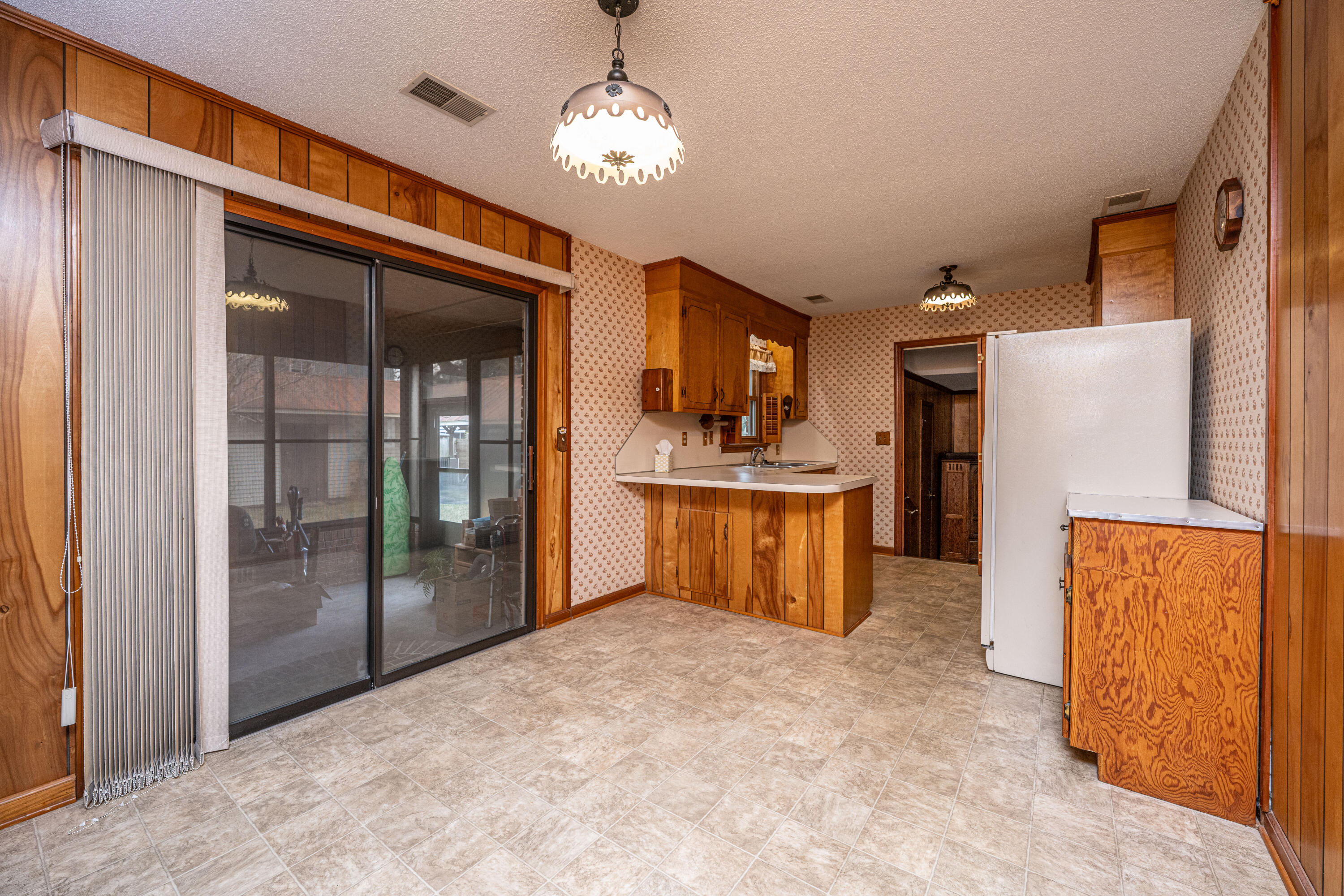 904 Randall Drive Mount Pleasant, SC 29464 - Photo 4 of 24 Ran kitchen
