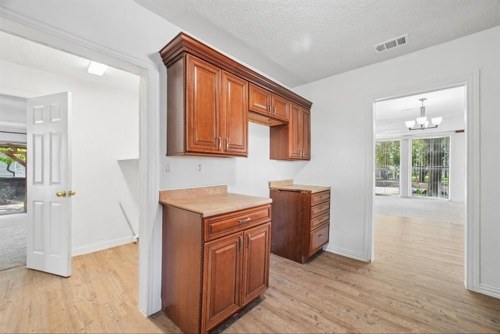 2725 Aster Street Dallas, TX 75211 - Photo 8 of 25