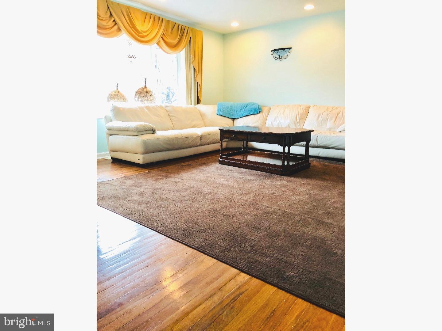 3557 Teton Road Philadelphia, PA 19154 - Photo 2 of 24 Living Room