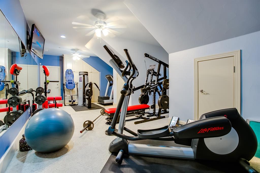 6319 Turner Way Dallas, TX 75230 - Photo 28 of 40 a view of a room with gym equipment