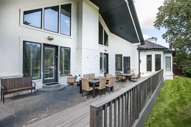 a view of a house with backyard and porch