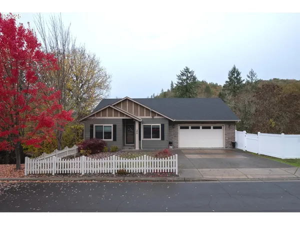 $639,900 | 286 Winchester Creek Avenue, Winchester, OR 97495