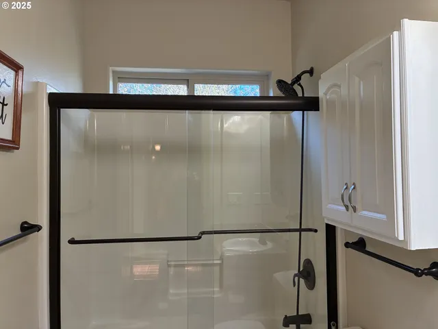 $649,900 | 286 Winchester Creek Avenue, Winchester, OR 97495