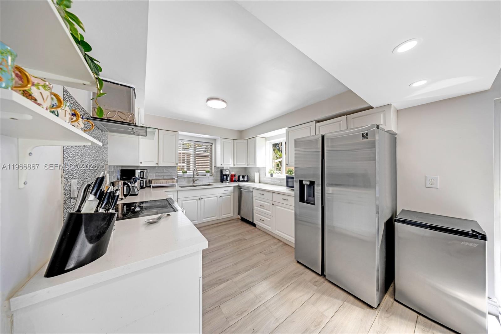 907 North Park Road Hollywood, FL 33021 - Photo 10 of 36 Gallery Image 10