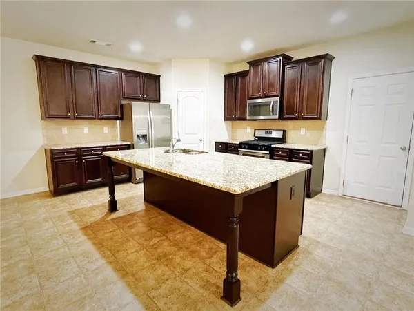 $2,400 | 954 Spanish Moss Trail, Loganville, GA 30052