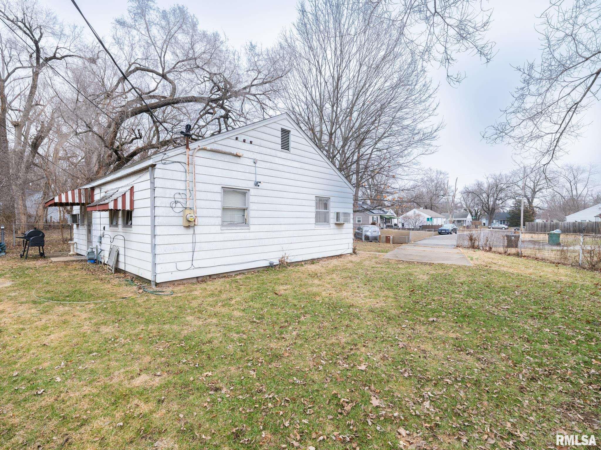 3214 West Proctor Place Peoria, IL 61605 - Photo 2 of 26