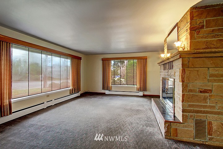 8413 196th Street Southwest Edmonds, WA 98026 - Photo 2 of 17 Gallery Image 2