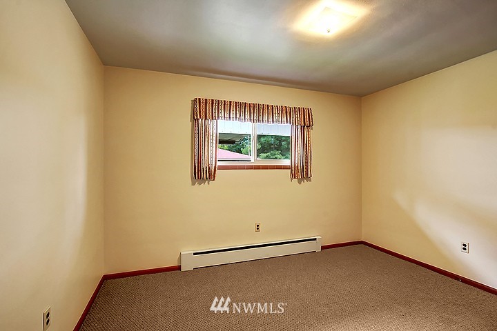 8413 196th Street Southwest Edmonds, WA 98026 - Photo 11 of 17 Gallery Image 11