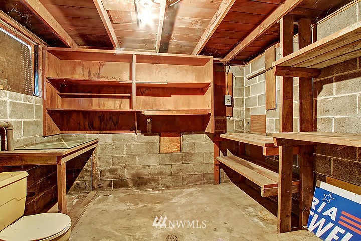 8413 196th Street Southwest Edmonds, WA 98026 - Photo 16 of 17 Gallery Image 16