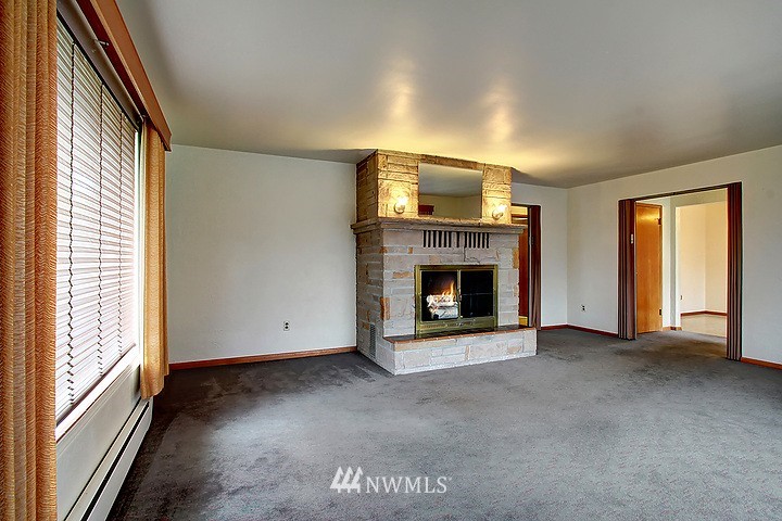 8413 196th Street Southwest Edmonds, WA 98026 - Photo 3 of 17 Gallery Image 3