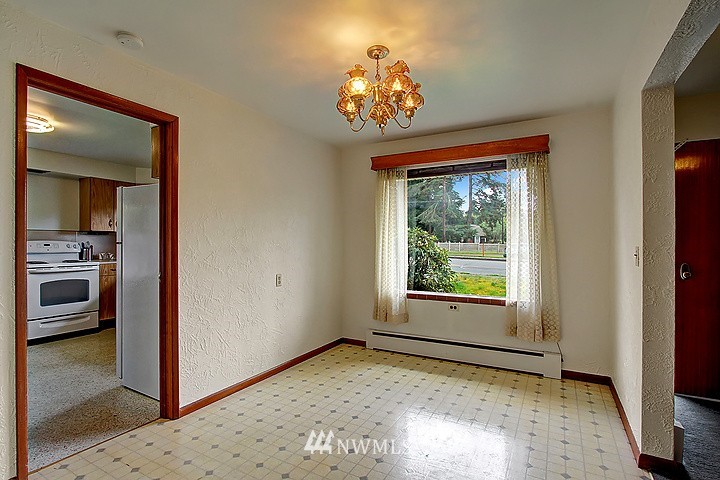 8413 196th Street Southwest Edmonds, WA 98026 - Photo 4 of 17 Gallery Image 4