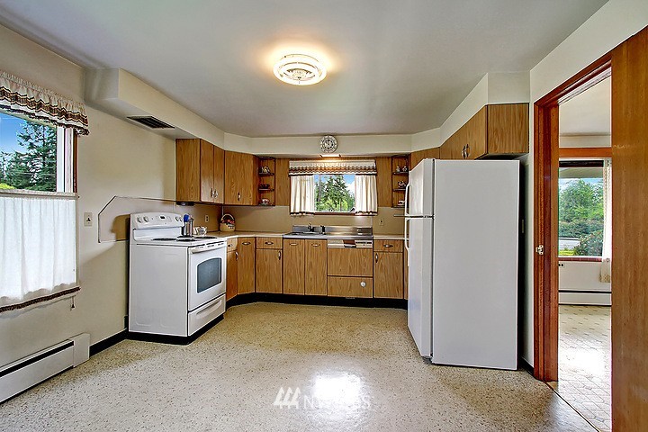 8413 196th Street Southwest Edmonds, WA 98026 - Photo 5 of 17 Gallery Image 5