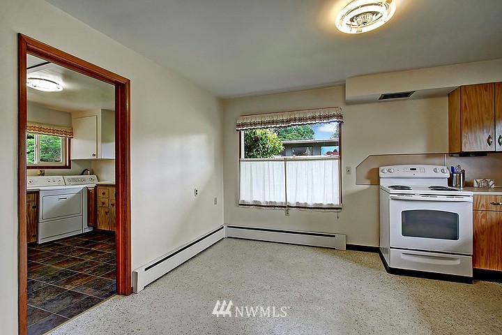 8413 196th Street Southwest Edmonds, WA 98026 - Photo 6 of 17 Gallery Image 6