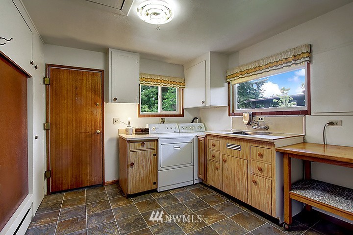 8413 196th Street Southwest Edmonds, WA 98026 - Photo 7 of 17 Gallery Image 7