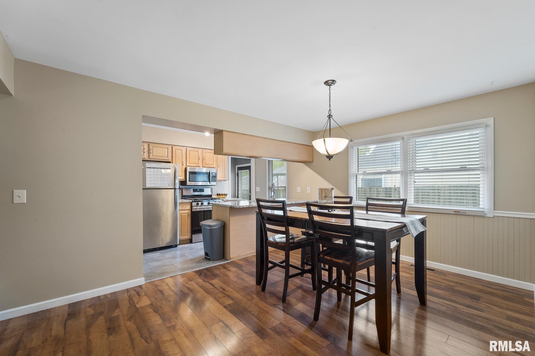 1370 Valley Drive Springfield, IL 62702 - Photo 11 of 33
