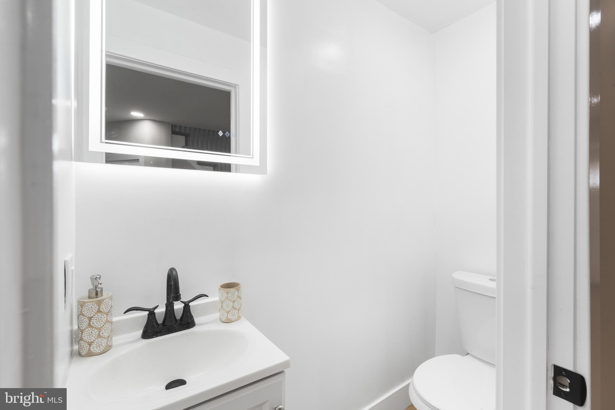 340 Vernon Road Philadelphia, PA 19119 - Photo 17 of 39 Powder room