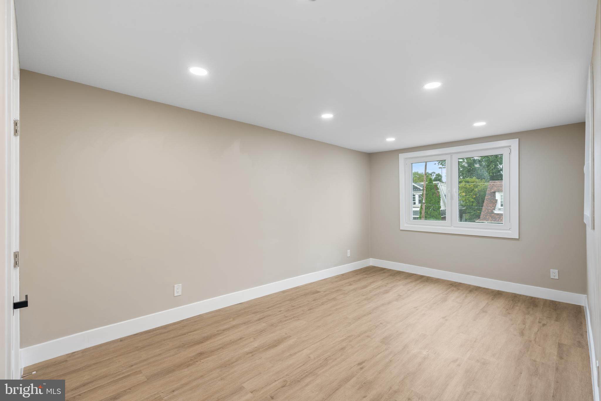 340 Vernon Road Philadelphia, PA 19119 - Photo 23 of 39 Main bedroom