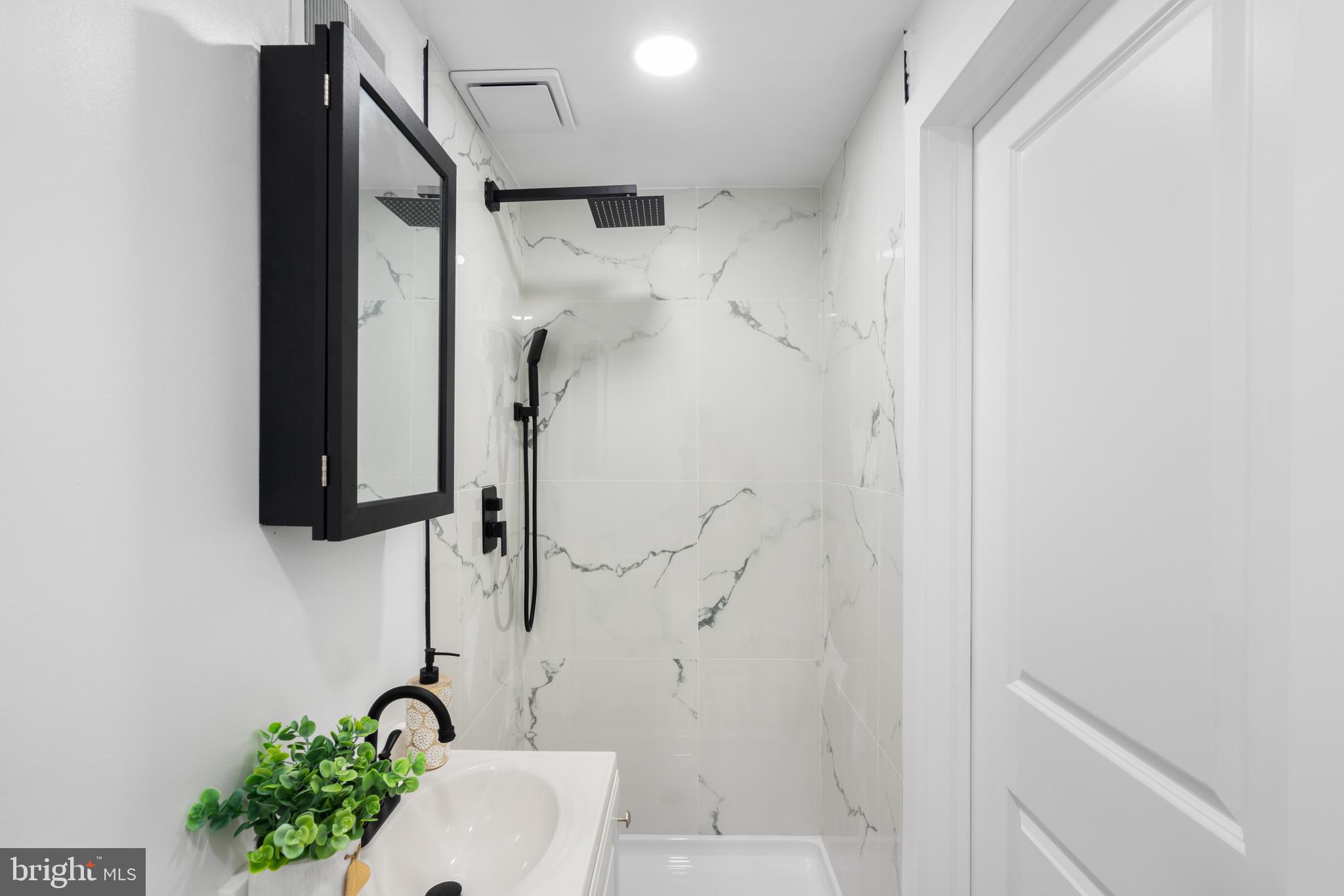 340 Vernon Road Philadelphia, PA 19119 - Photo 25 of 39 Bathroom in the main bedroom