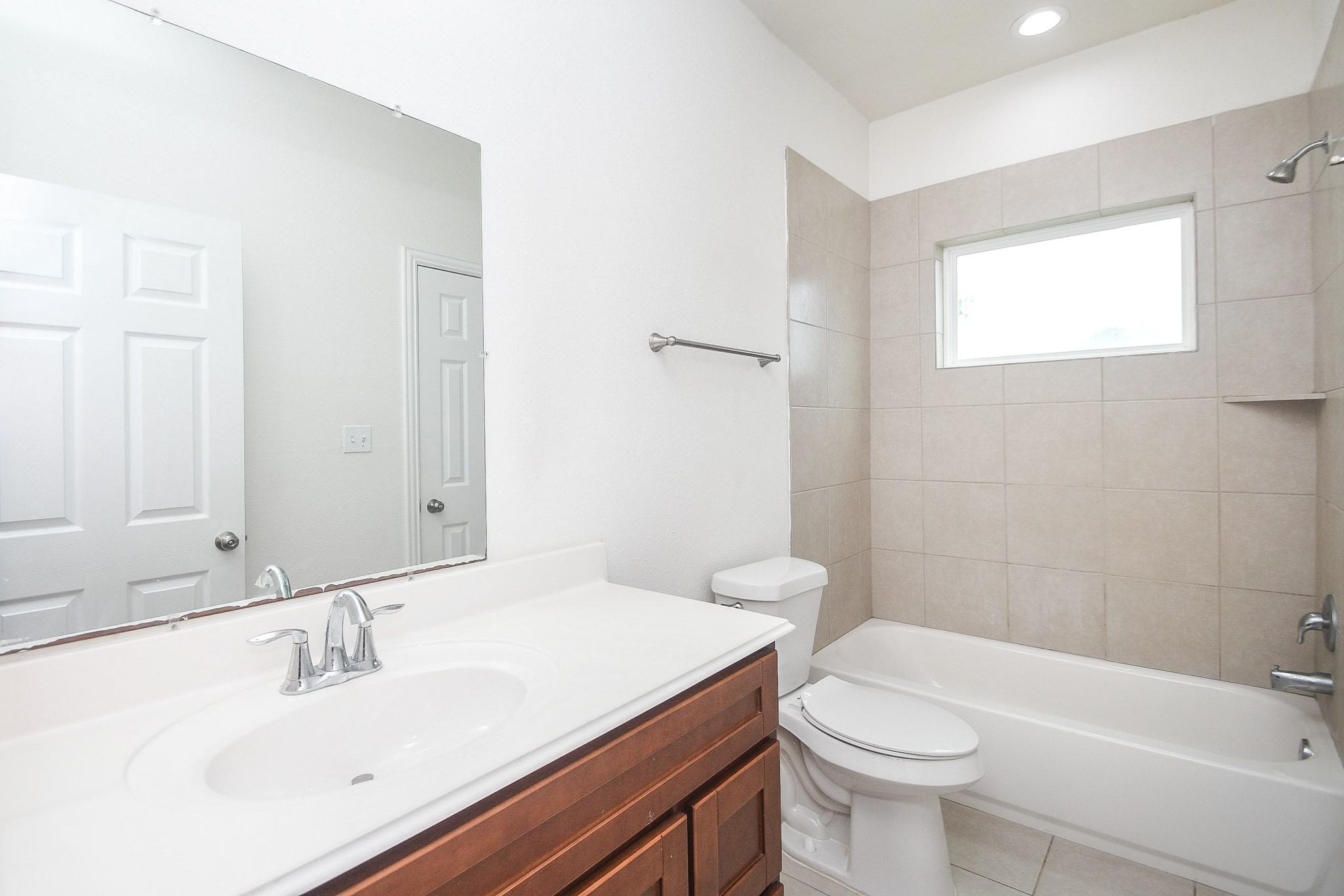 2407 Ferguson Way, Unit 1 Houston, TX 77088 - Photo 17 of 20 Secondary Bathroom