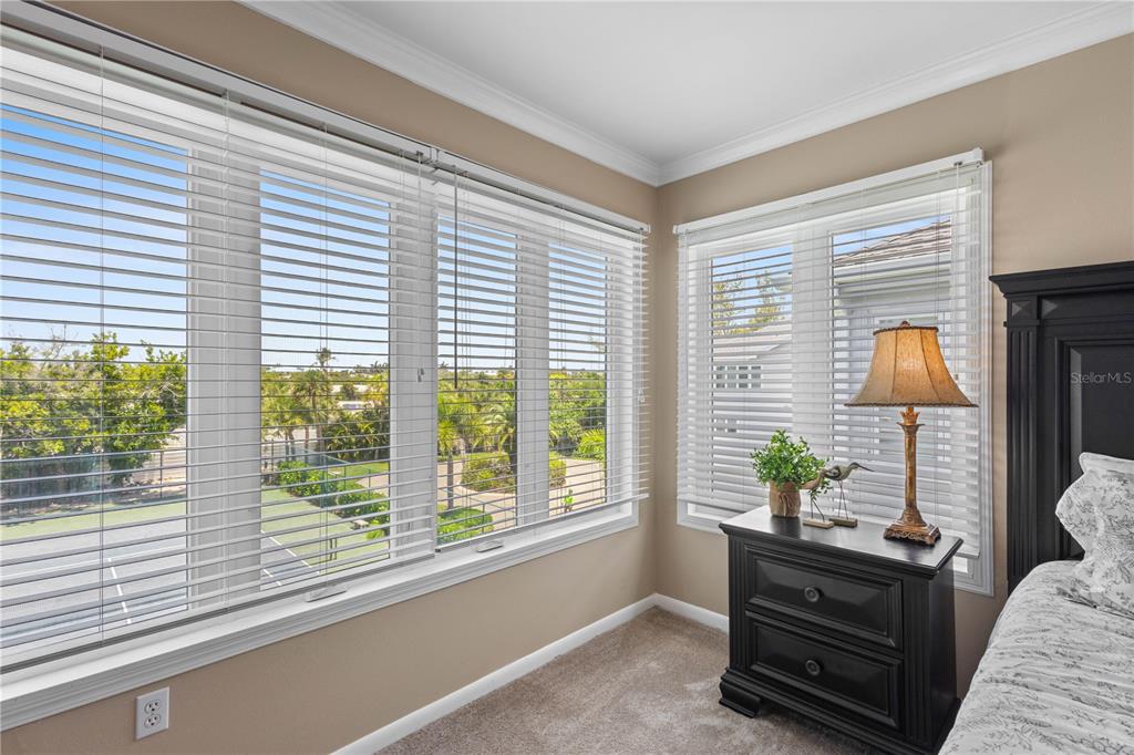 528 Forest Way Longboat Key, FL 34228 - Photo 22 of 40