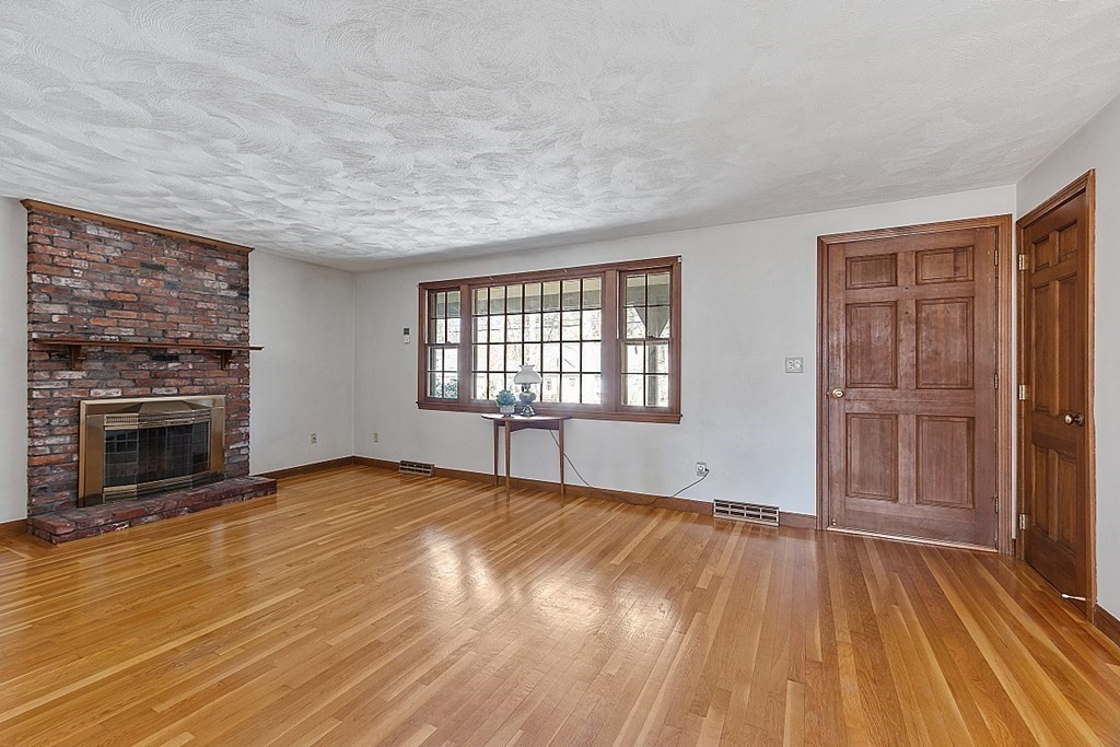 30 Cold Spring Road Westford, MA 01886 - Photo 9 of 42 Gallery Image 9