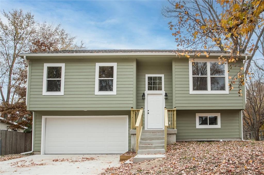 1104 Northeast Columbus Street Lee's Summit, MO 64086 - Photo 1 of 28