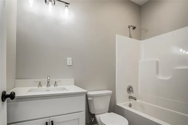 $335,000 | 1104 Northeast Columbus Street, Lee's Summit, MO 64086