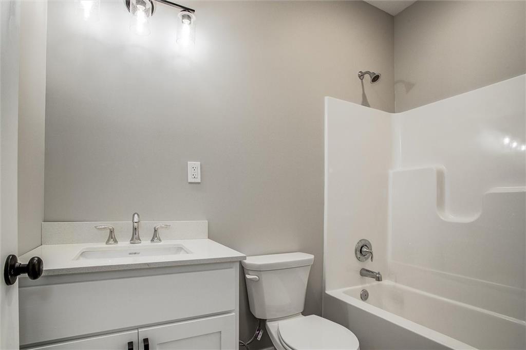 1104 Northeast Columbus Street Lee's Summit, MO 64086 - Photo 11 of 28