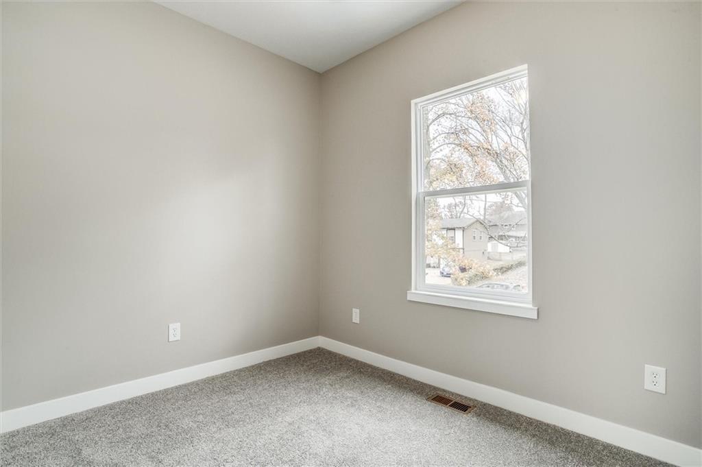 1104 Northeast Columbus Street Lee's Summit, MO 64086 - Photo 12 of 28