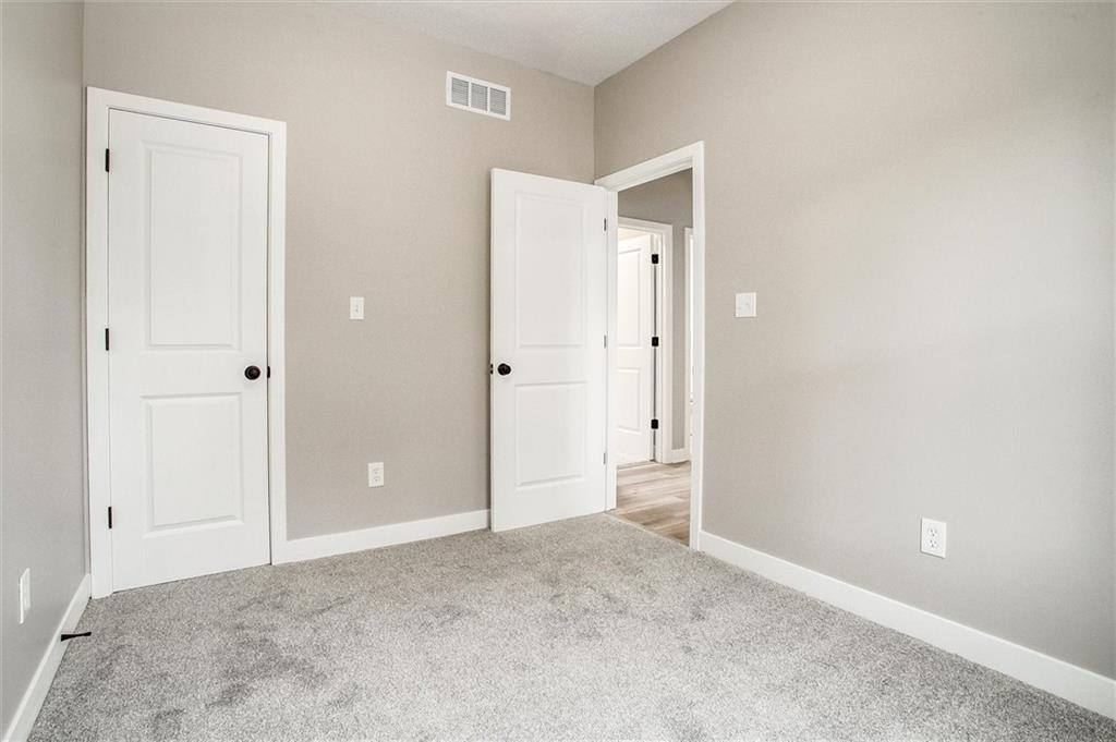 1104 Northeast Columbus Street Lee's Summit, MO 64086 - Photo 15 of 28