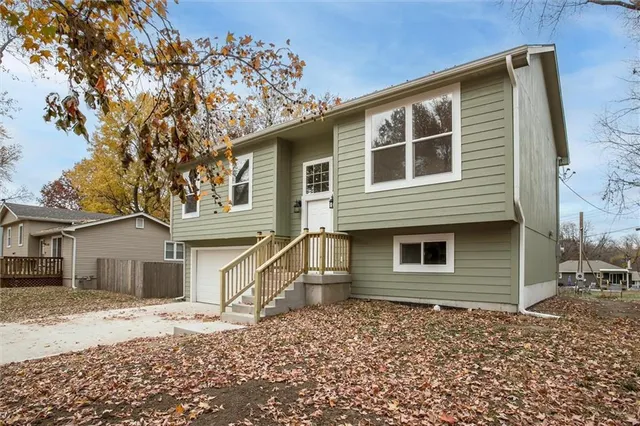 $335,000 | 1104 Northeast Columbus Street, Lee's Summit, MO 64086