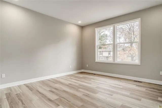 $335,000 | 1104 Northeast Columbus Street, Lee's Summit, MO 64086