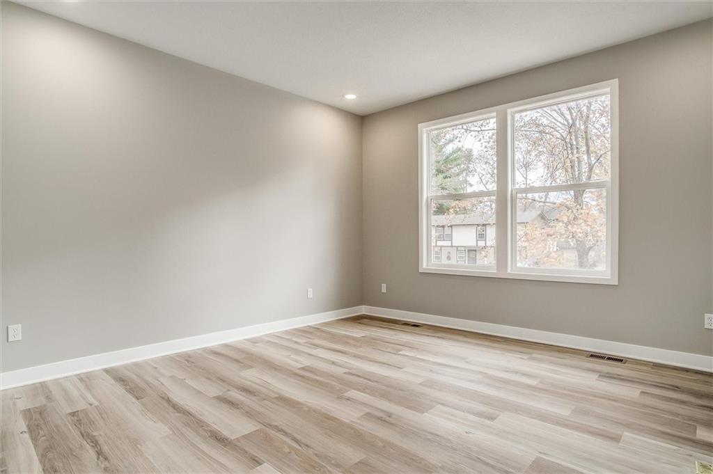 1104 Northeast Columbus Street Lee's Summit, MO 64086 - Photo 3 of 28