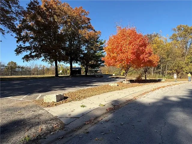 $335,000 | 1104 Northeast Columbus Street, Lee's Summit, MO 64086